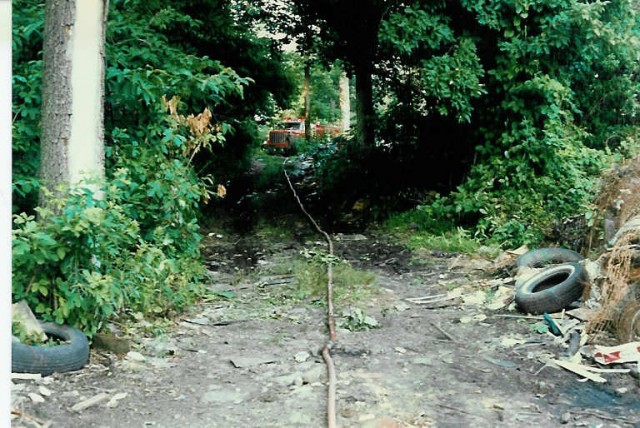 Tanker 4-9's booster line snakes through the woods for a fire on Sandmine Road in July 1986.